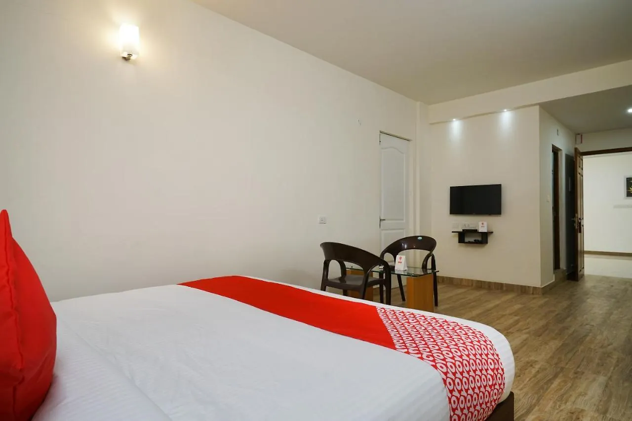 Oyo 15574 Caprice Residency, South Otel Kochi